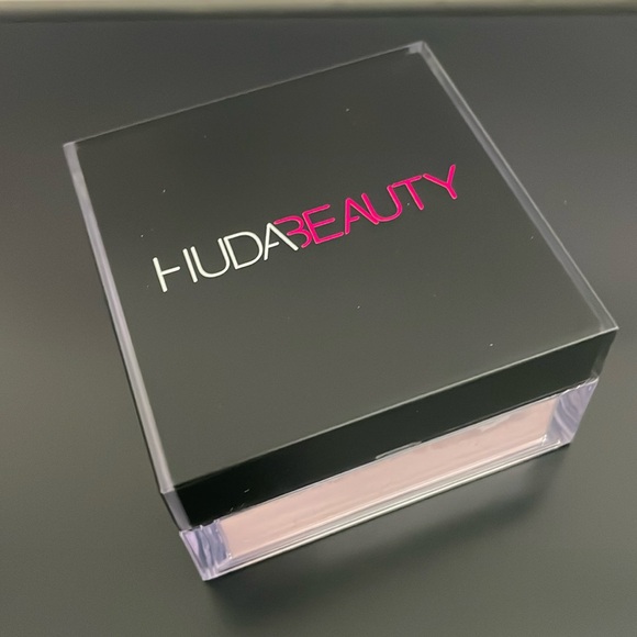Huda Beauty Easy Bake Loose Powder Cherry Blossom - Picture 1 of 4